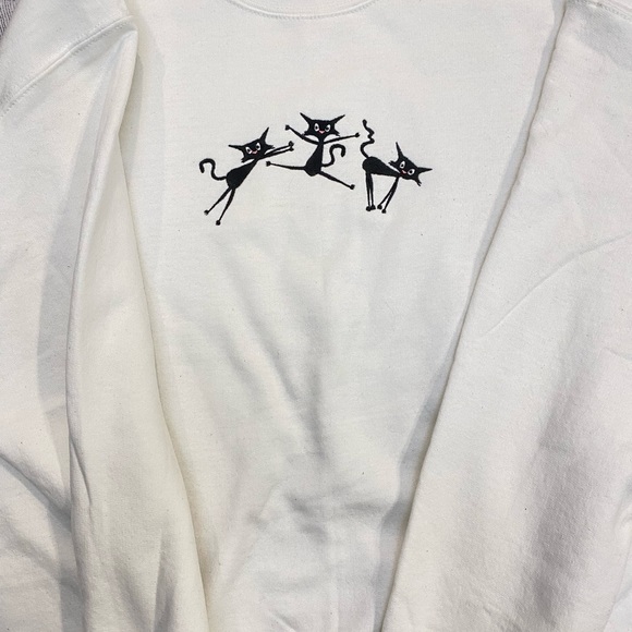 Cat Lover’s Embroidered Sweatshirt - Picture 2 of 3